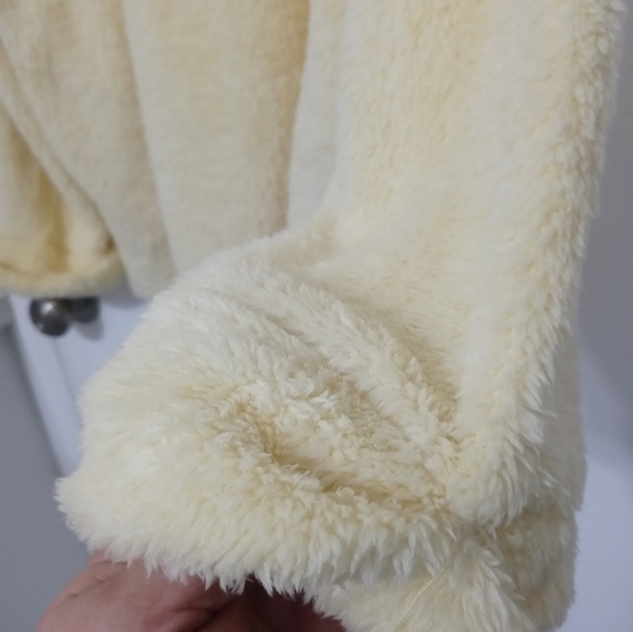 Umgee Oversized Fluffy Cozy Long sleeve Vibrant Yellow Sweater Fleece back NEW - Picture 5 of 12